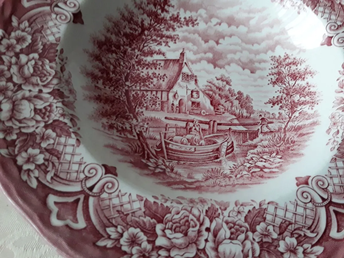 Six lovely stew or soup bowls collectible - Image 4