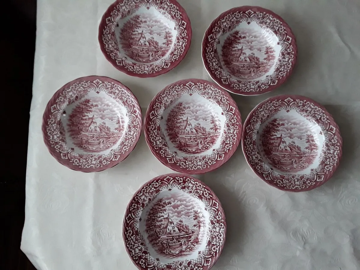 Six lovely stew or soup bowls collectible - Image 1