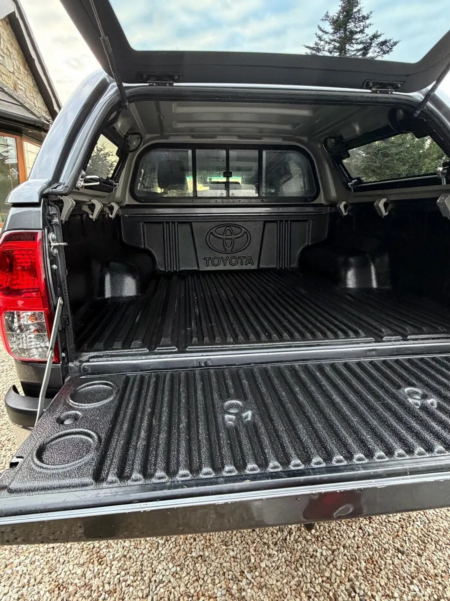 Toyota Hilux - Image 4