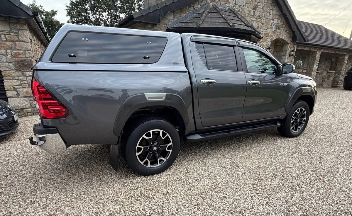Toyota Hilux - Image 2