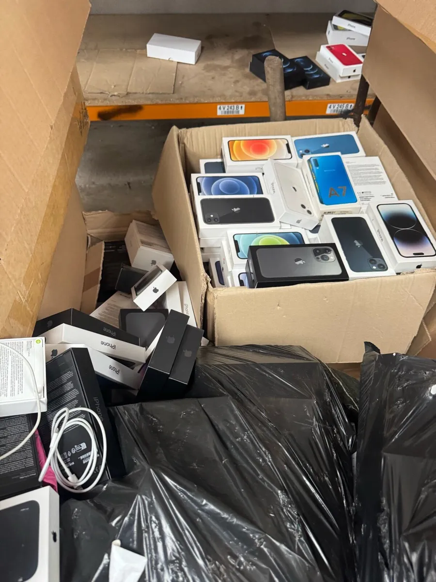 Approx 1,000 iPhone Boxes - Ideal for EBay seller - Image 3