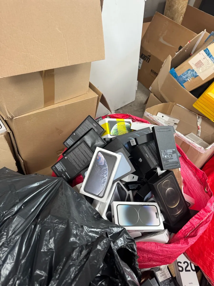Approx 1,000 iPhone Boxes - Ideal for EBay seller - Image 4