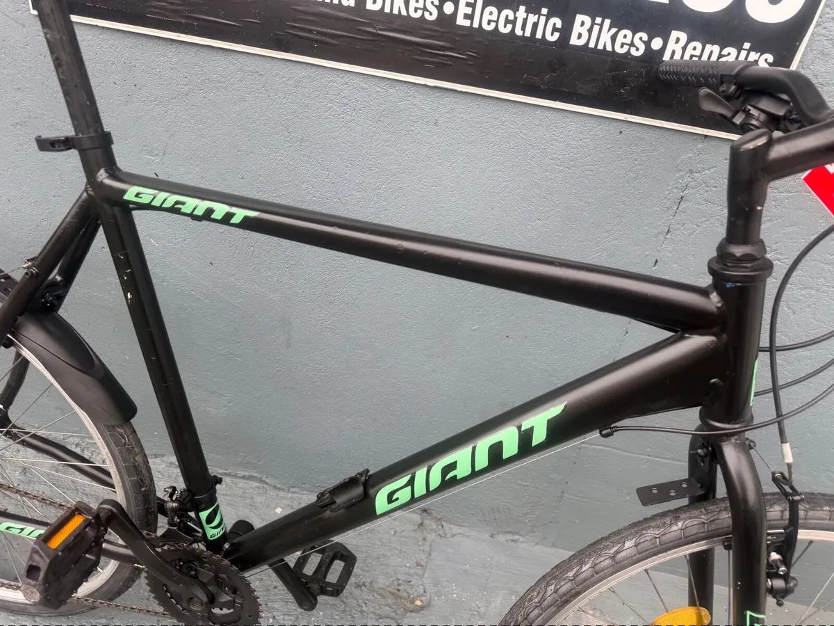 Giant hybrid bike ❗️Open 7 days of the week - Image 4