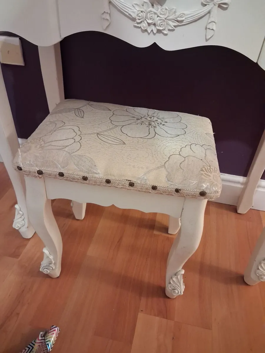 Vanity mirror , table and stool - Image 2