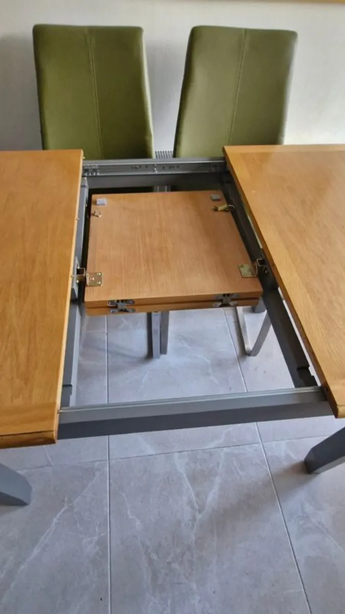 table and chairs - Image 4