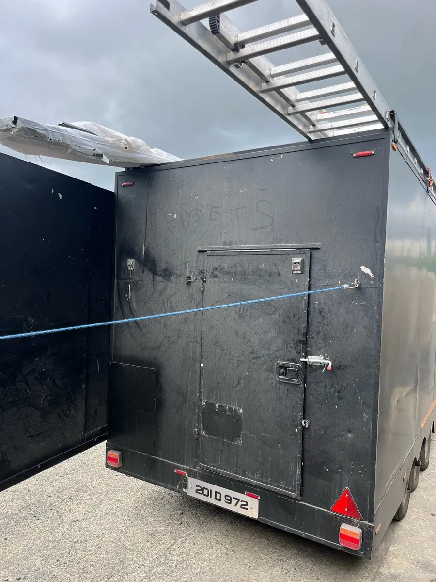 Tri axle box trailer - Image 1