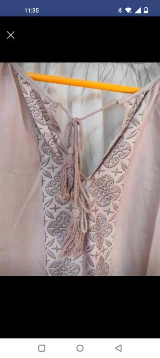 Pale pink top, new never worn. With lovely detail - Image 2