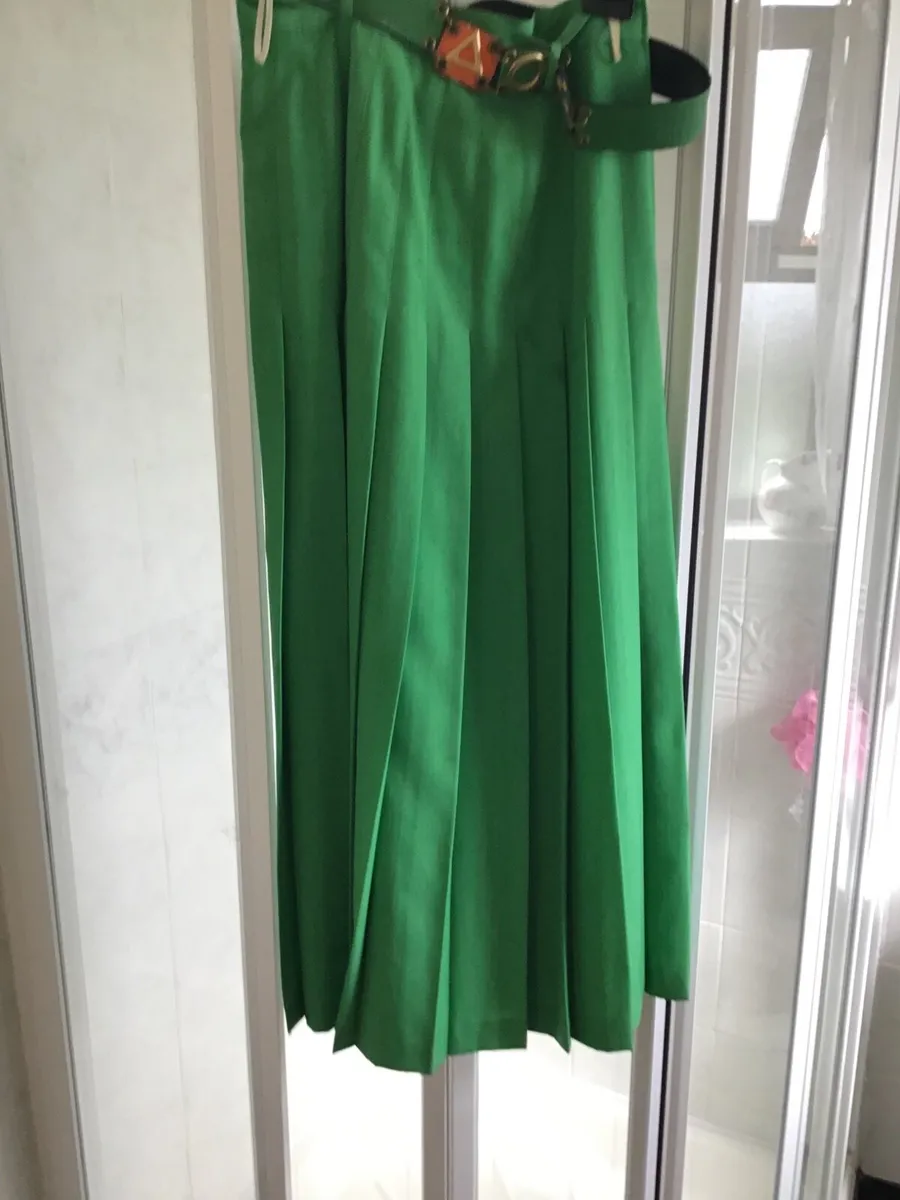 Beautiful pleated midi  Green skirt - Image 1