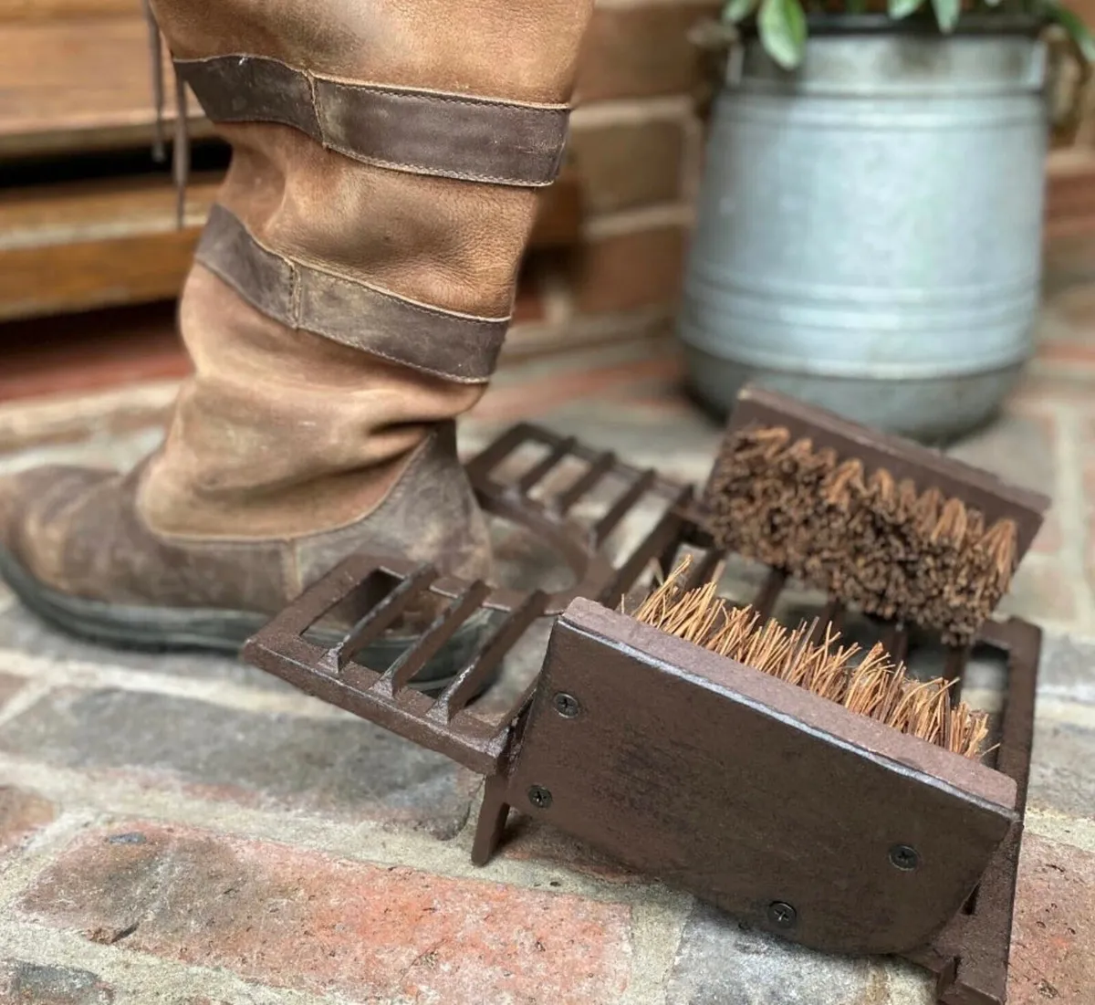Cast Iron Boot Jack Brush Scraper Welly Remover - Image 1