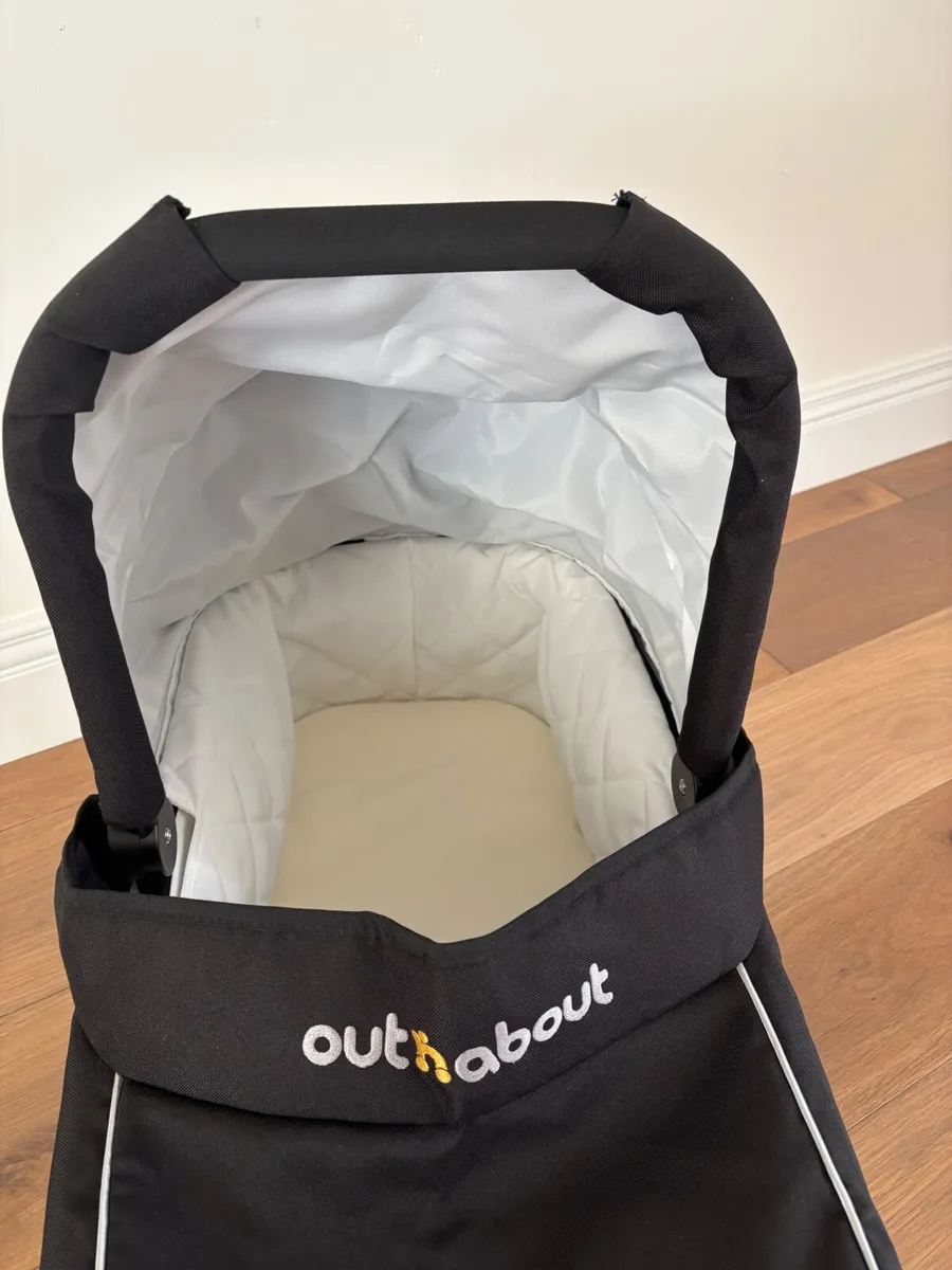 Out n about carrycot bassinet single nipper - Image 1