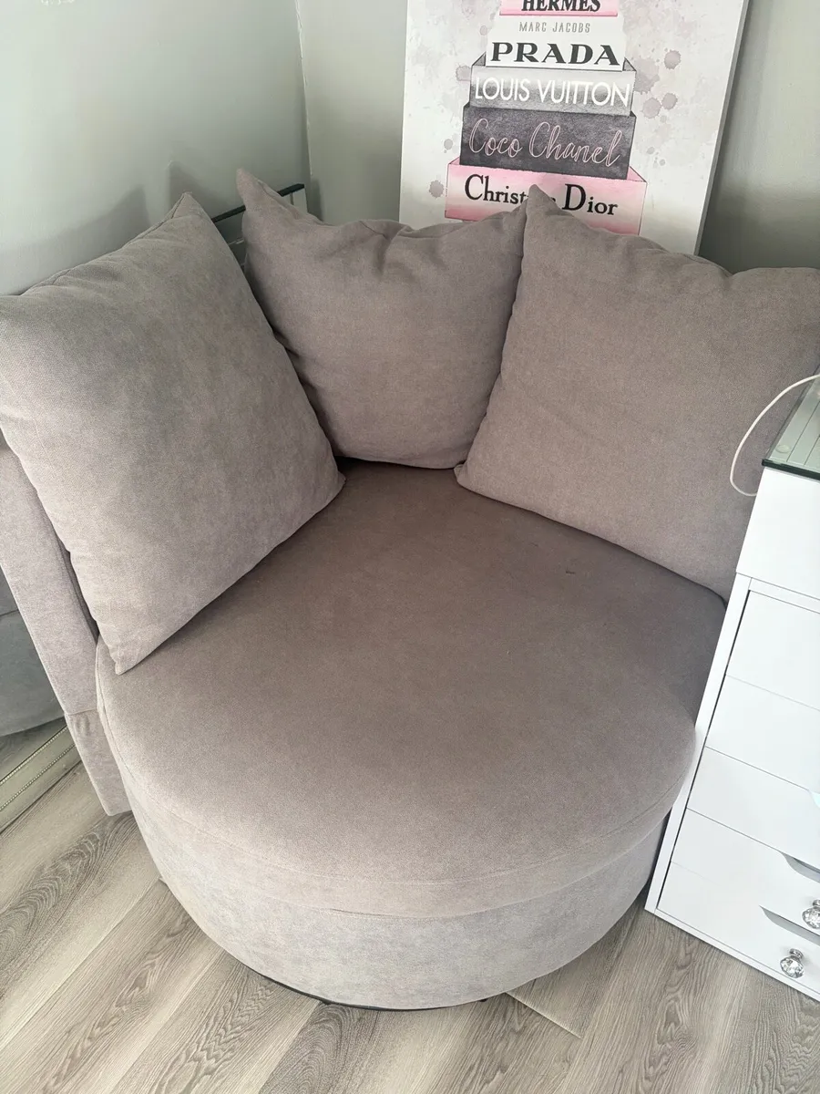 Grey swivel chair - Image 1