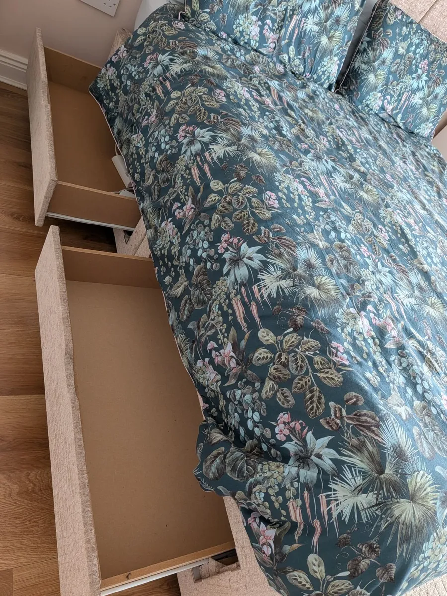 King size bed - Image 3