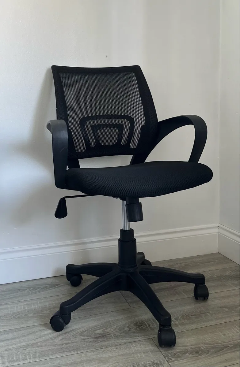 Black Mesh Ergonomic Office Desk Chair - Image 2