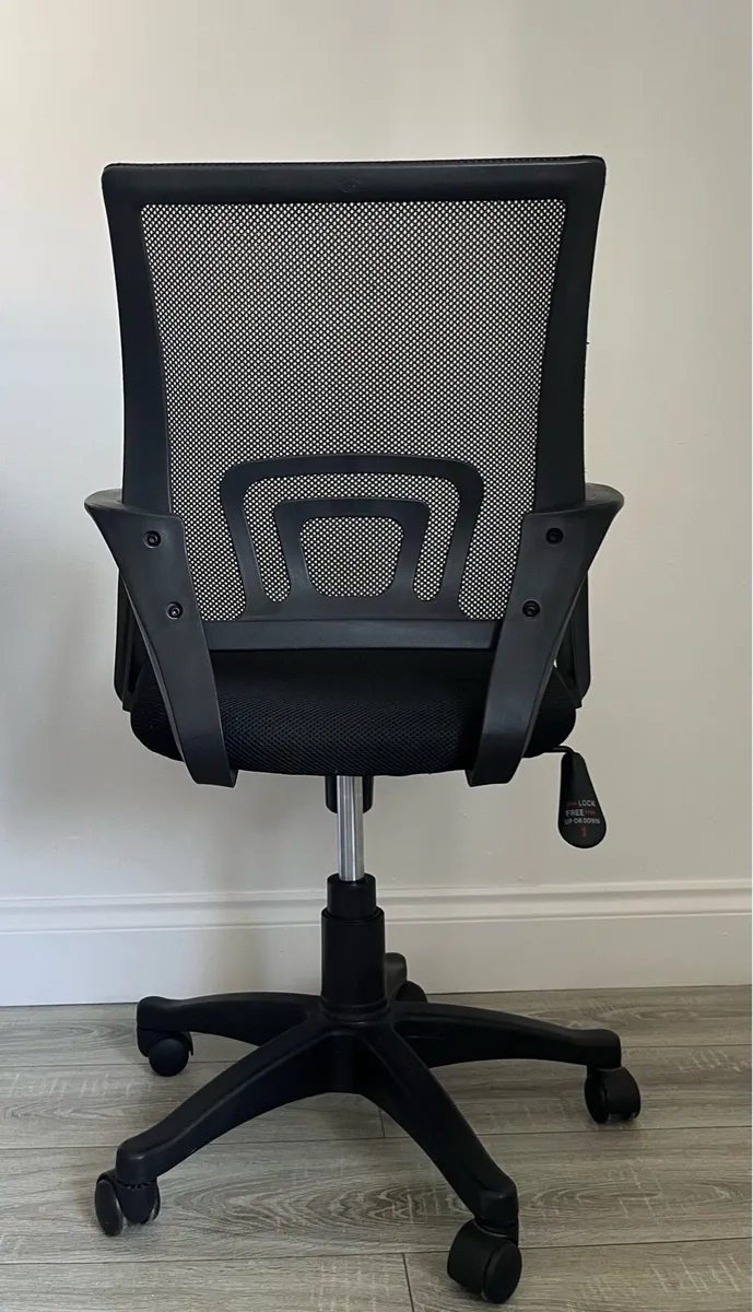 Black Mesh Ergonomic Office Desk Chair - Image 4