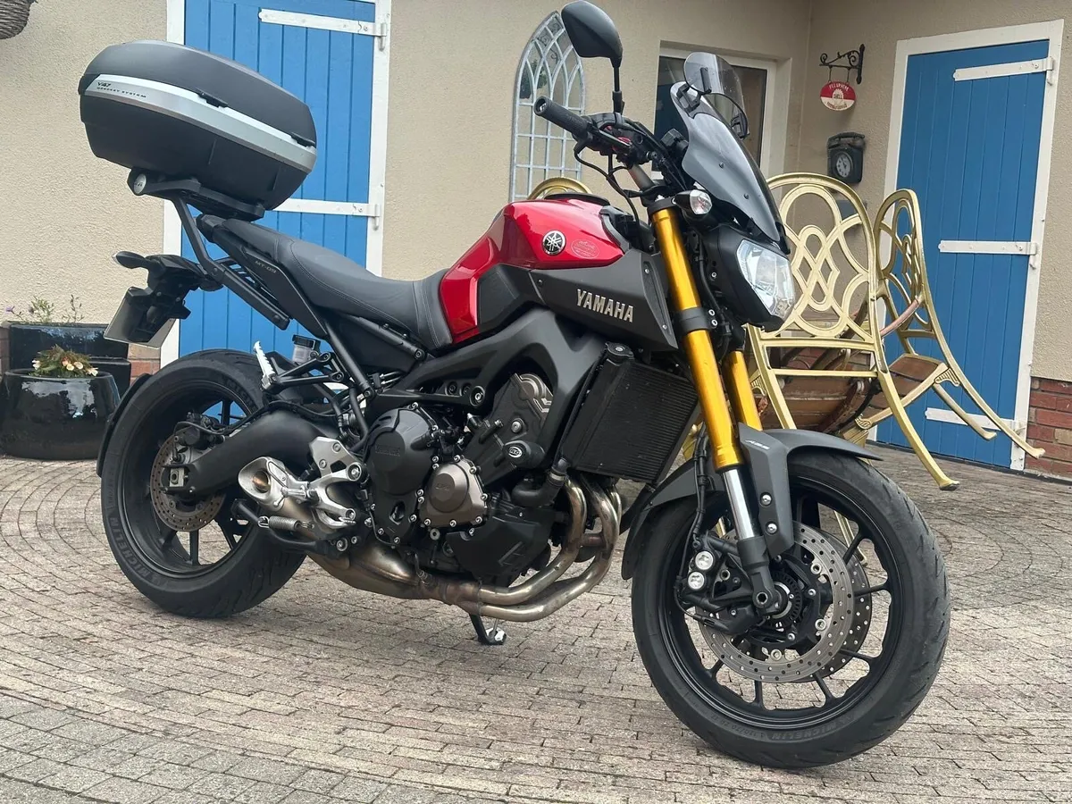 YAMAHA MT-09  2016 - Image 2