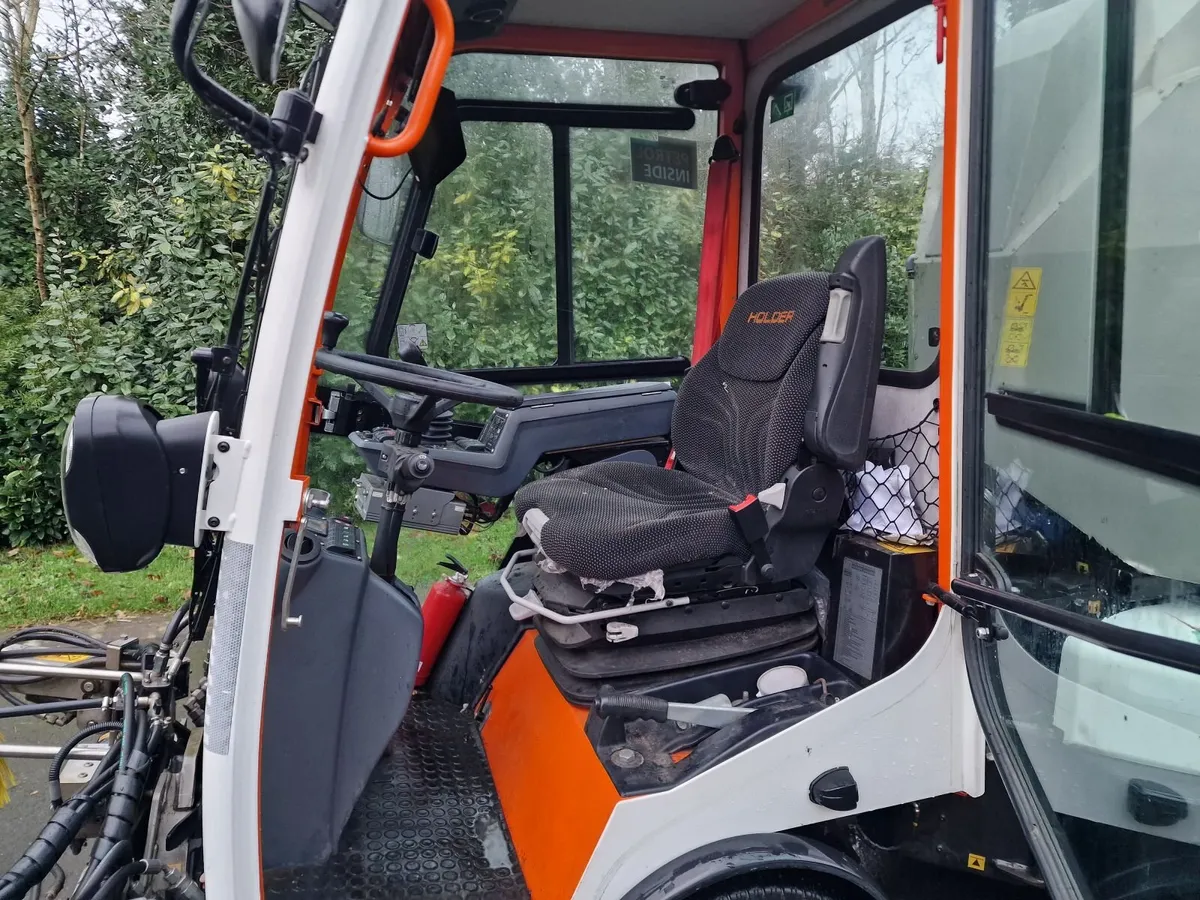 2021 Holder X45i Roadsweeper Road Sweeper - Image 4