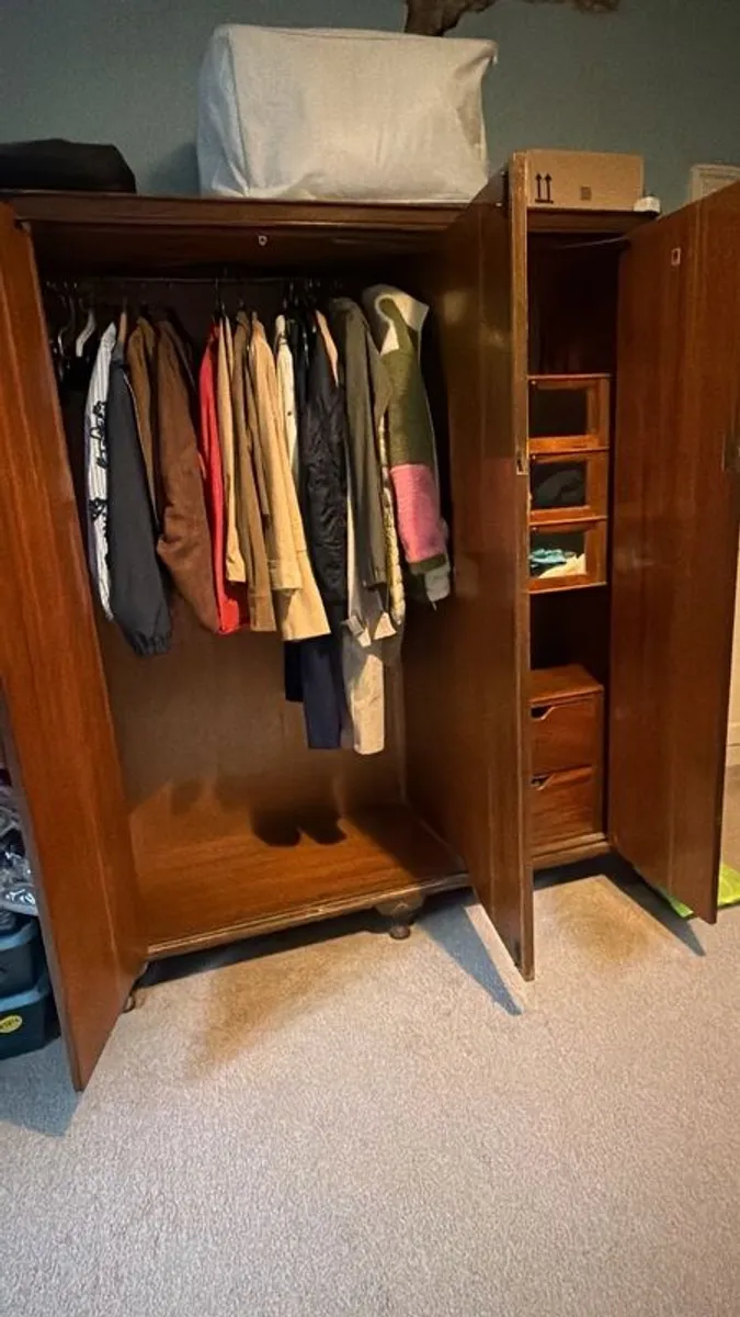 Super Wardrobe - Image 2