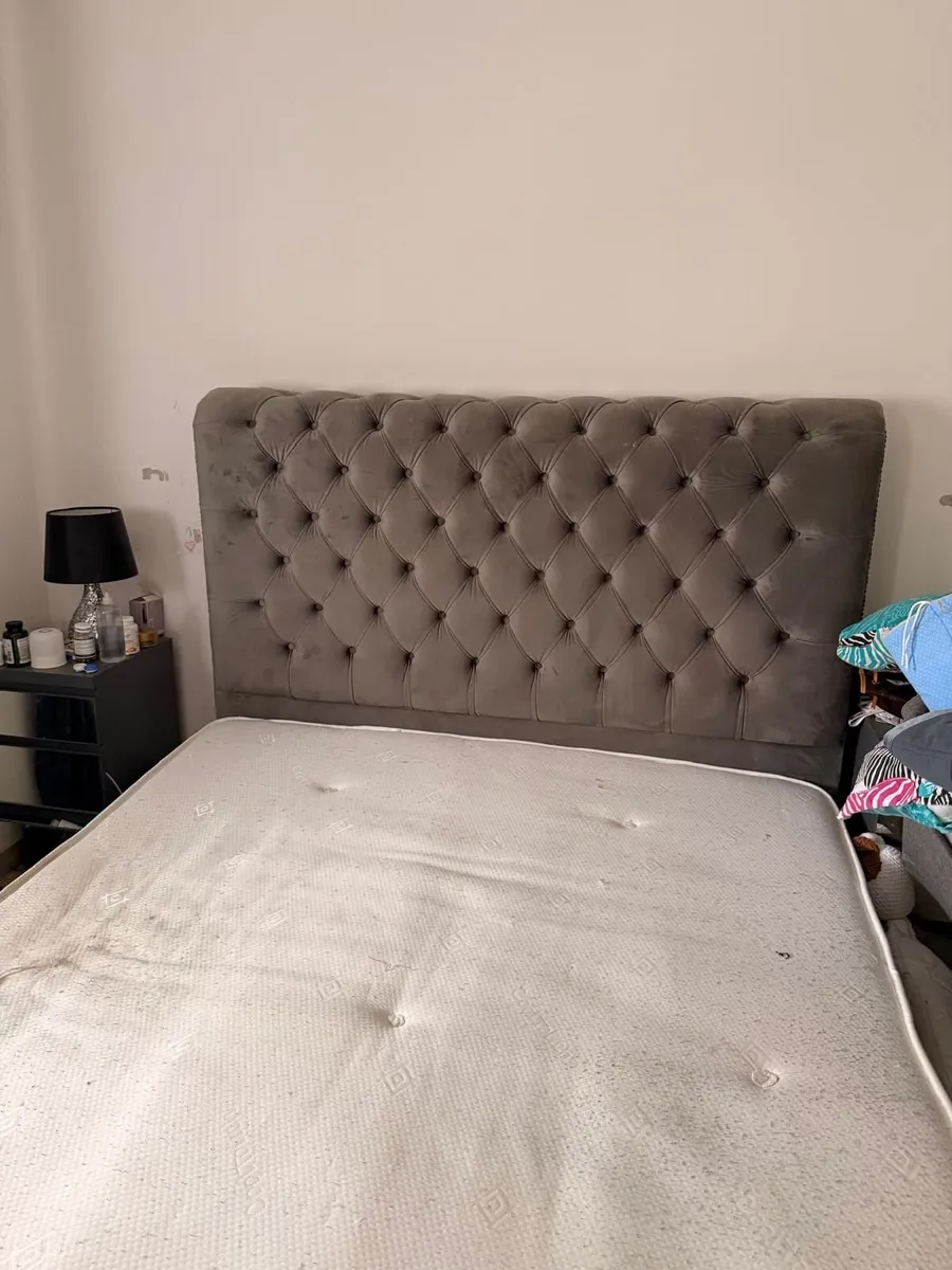 Luxury Grey Velvet Chesterfield-Style Bed with mat - Image 3