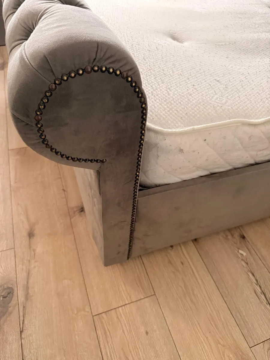 Luxury Grey Velvet Chesterfield-Style Bed with mat - Image 4