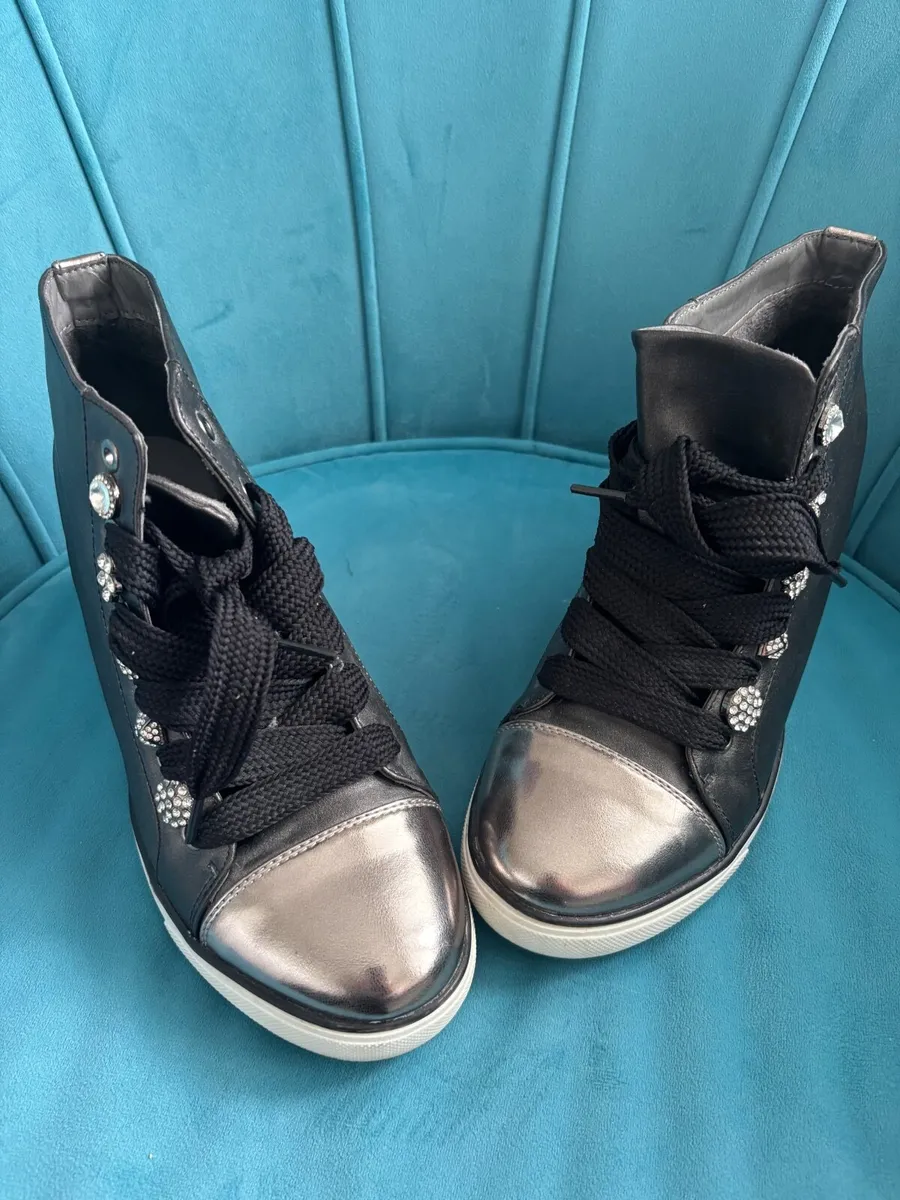 Brand new shoes- size UK7 - Image 1