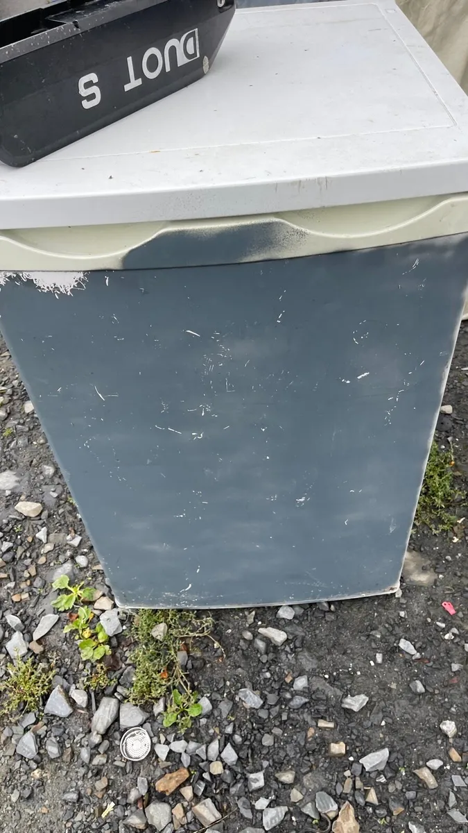 Small fridge - Image 3