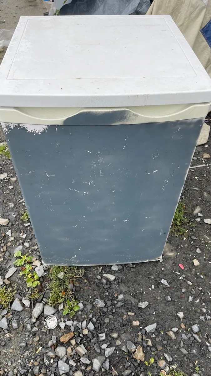 Small fridge - Image 1