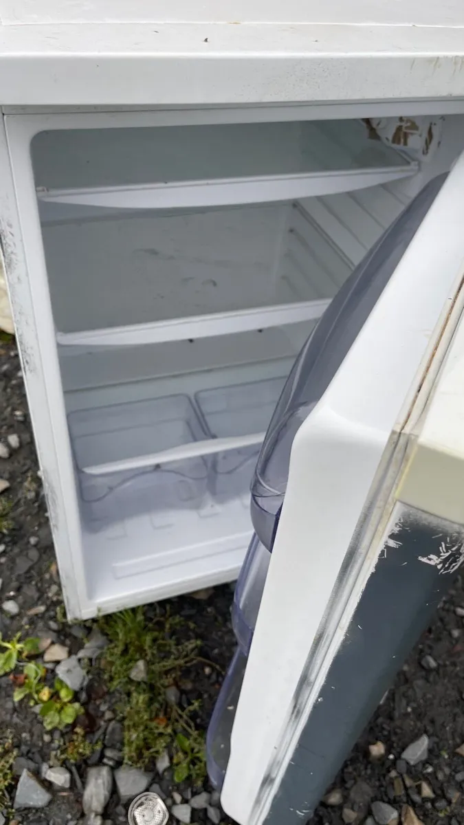 Small fridge - Image 2