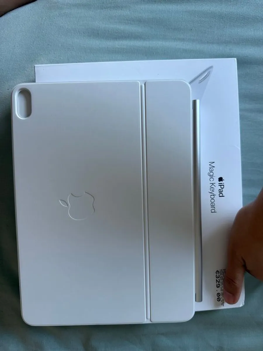 Magic Keyboard for iPad Air 11 inches - Image 2