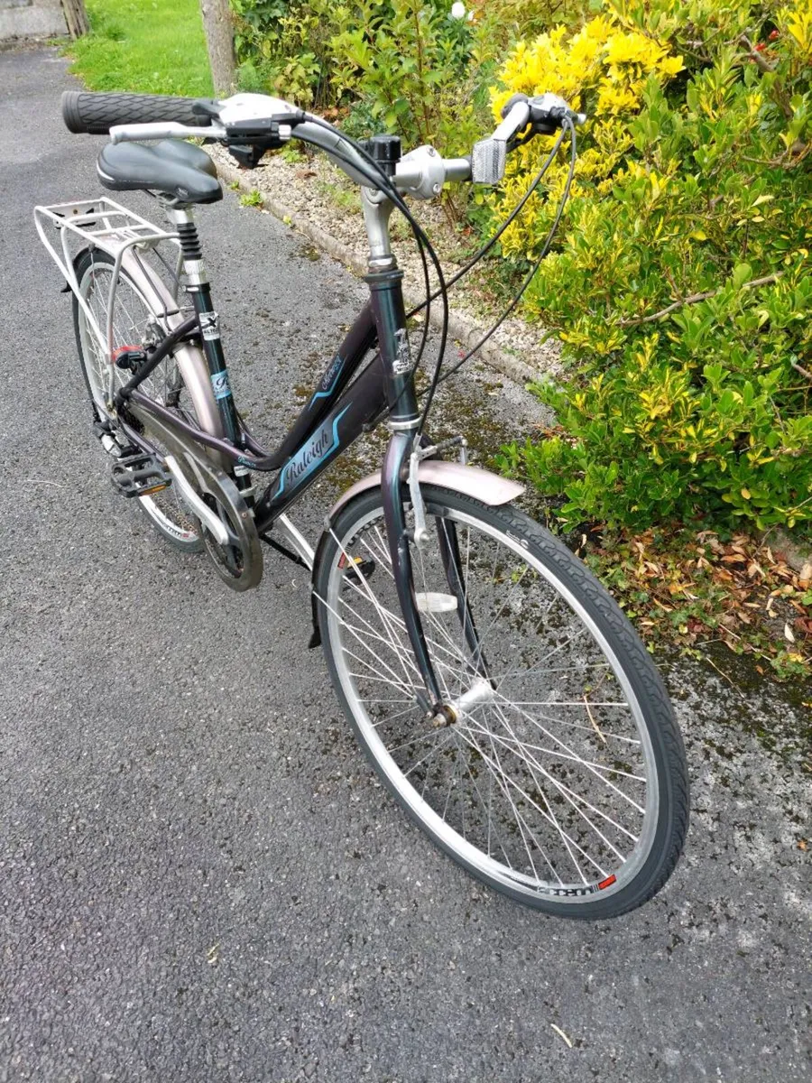 Ladies bicycle - Image 2