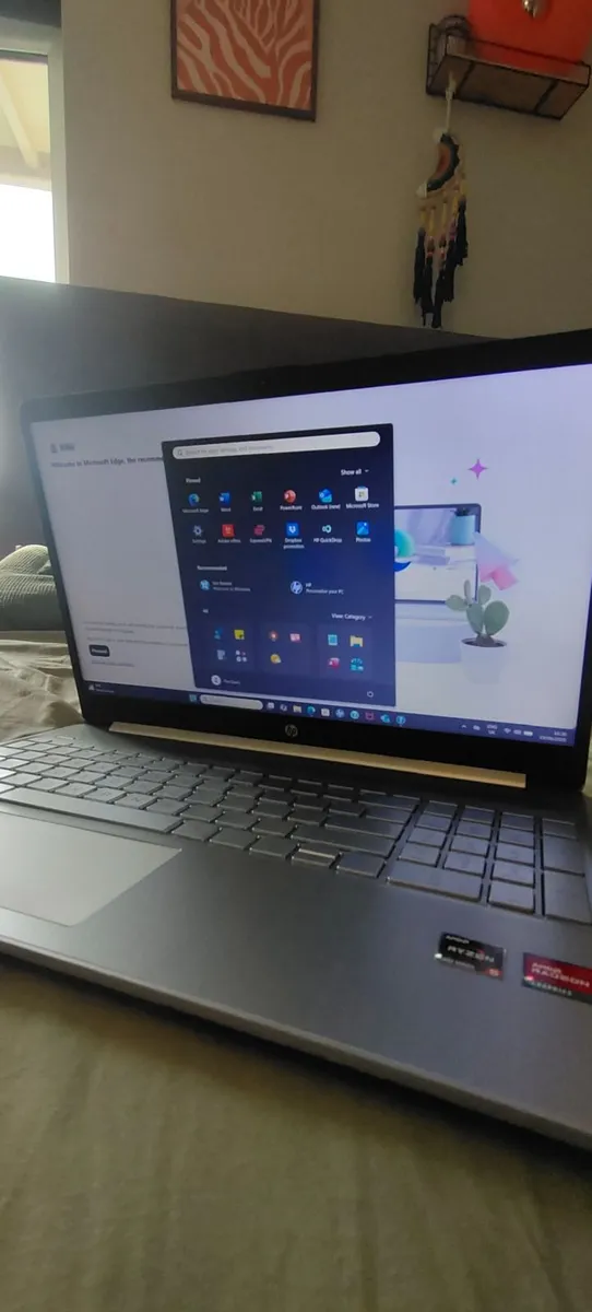 HP 15s laptop in mint condition - Ryzen 5, 8GB RAM - Image 2