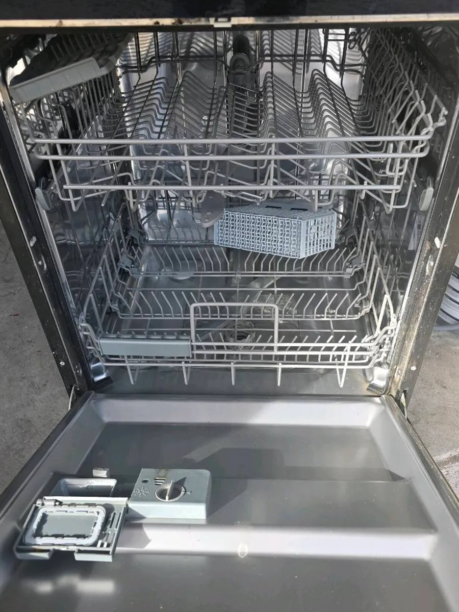 Dishwasher - Image 2