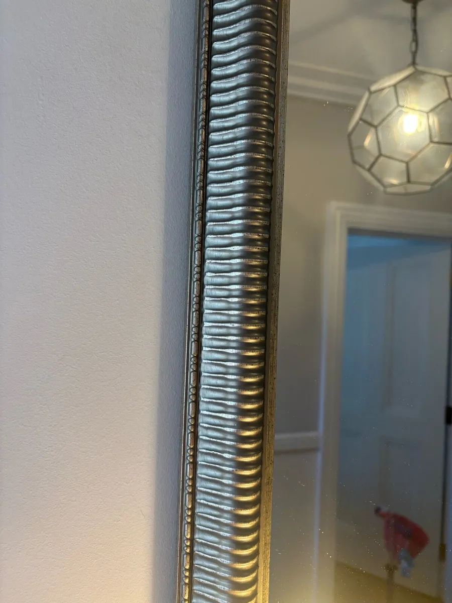 Large gold tone mirror - Image 4