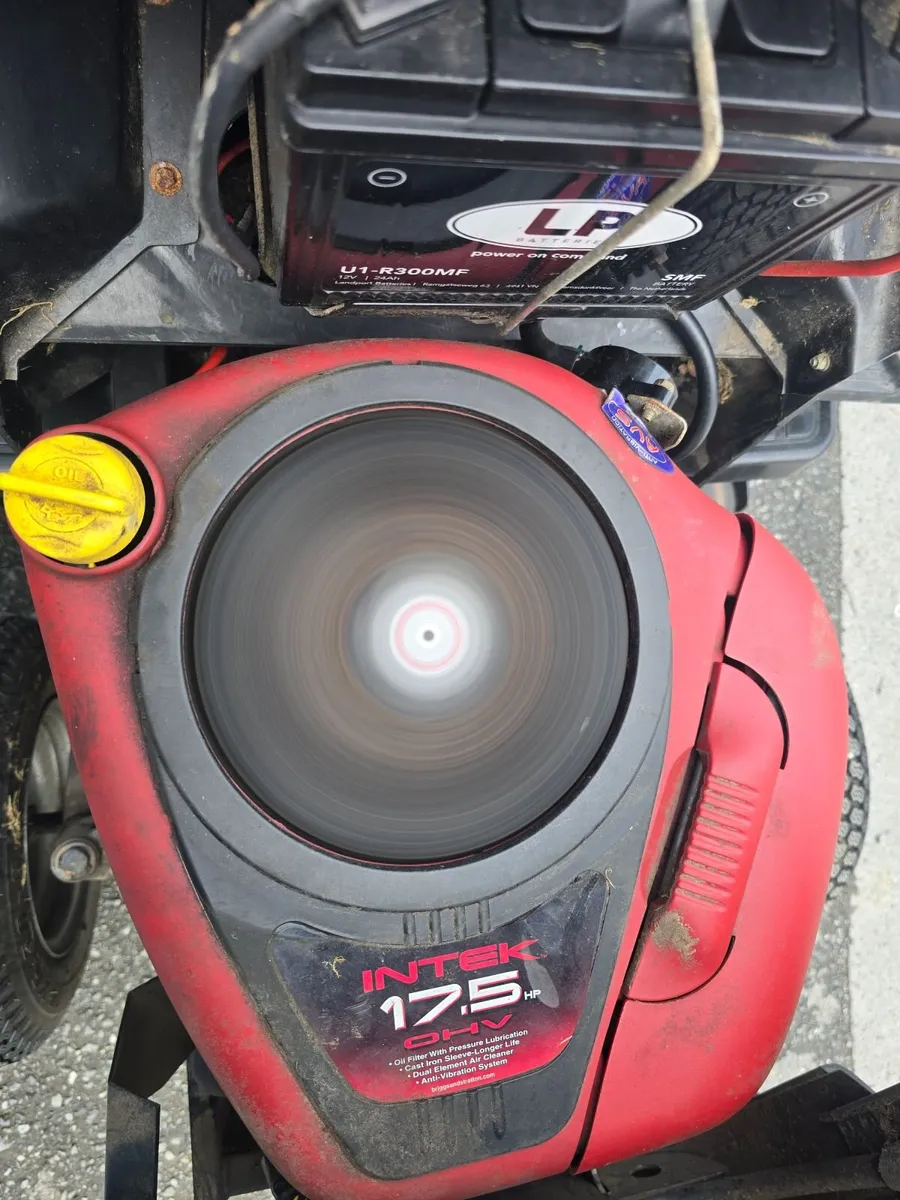Ride on mowers - Image 1