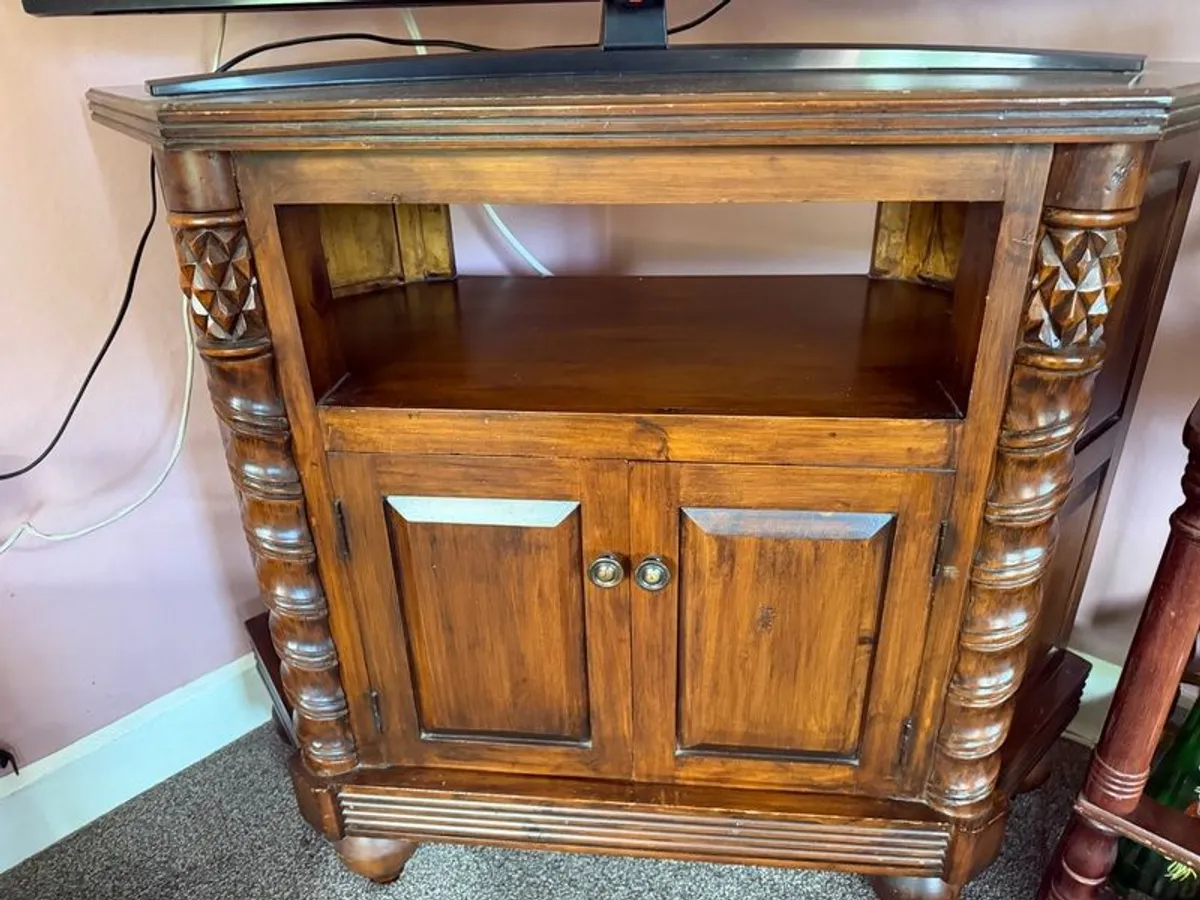 Beautiful Tv Cabinet - Image 2