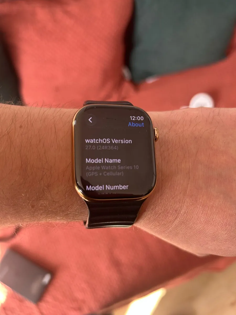 Apple Watch series 10 gold GPS/Cellular 46mm - Image 3