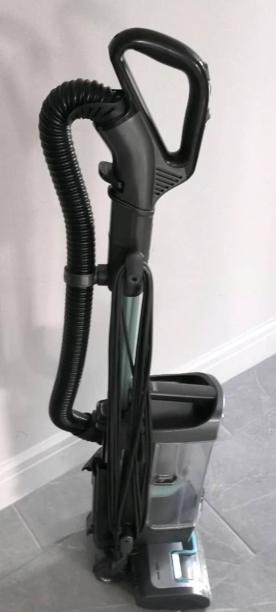 SHARK VACUUM CLEANER - Image 2