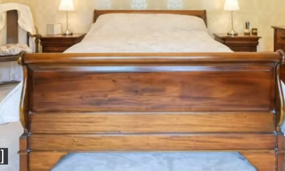 Sleigh bed - Image 1