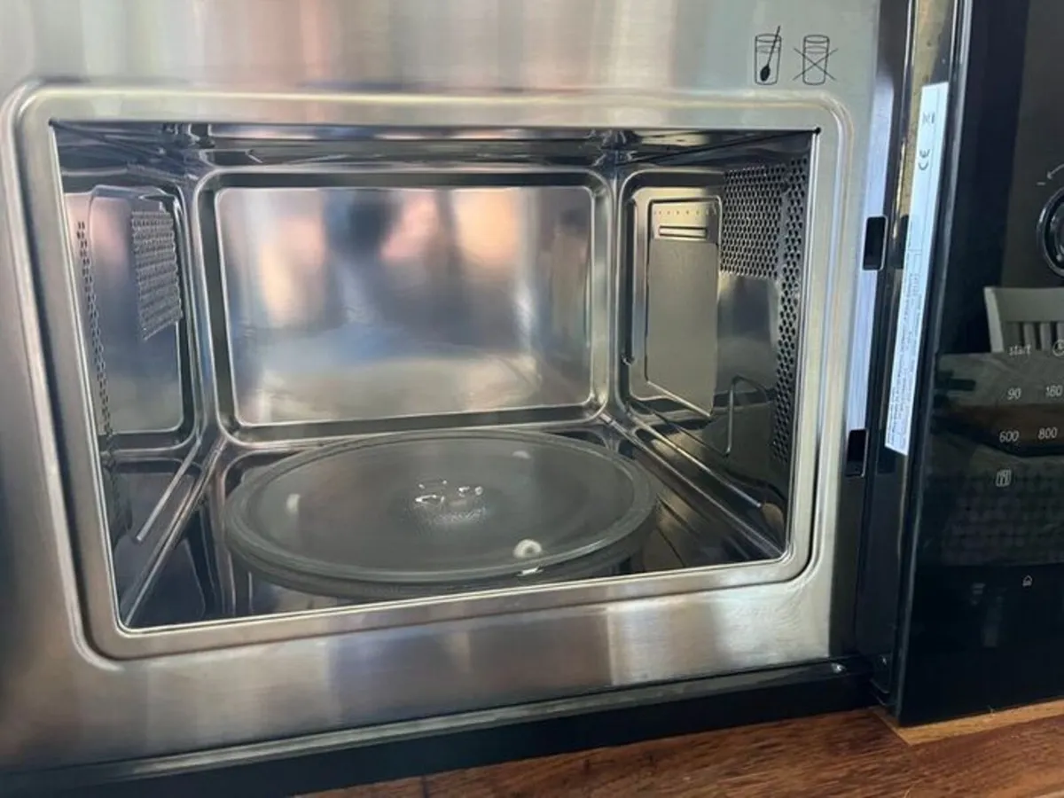 Bosch Series 4 Built-In Microwave BFL523MB0B - Image 4