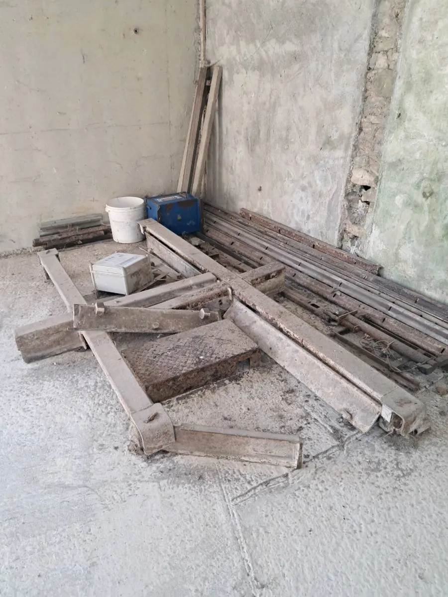 2 passage scrapers - Image 1