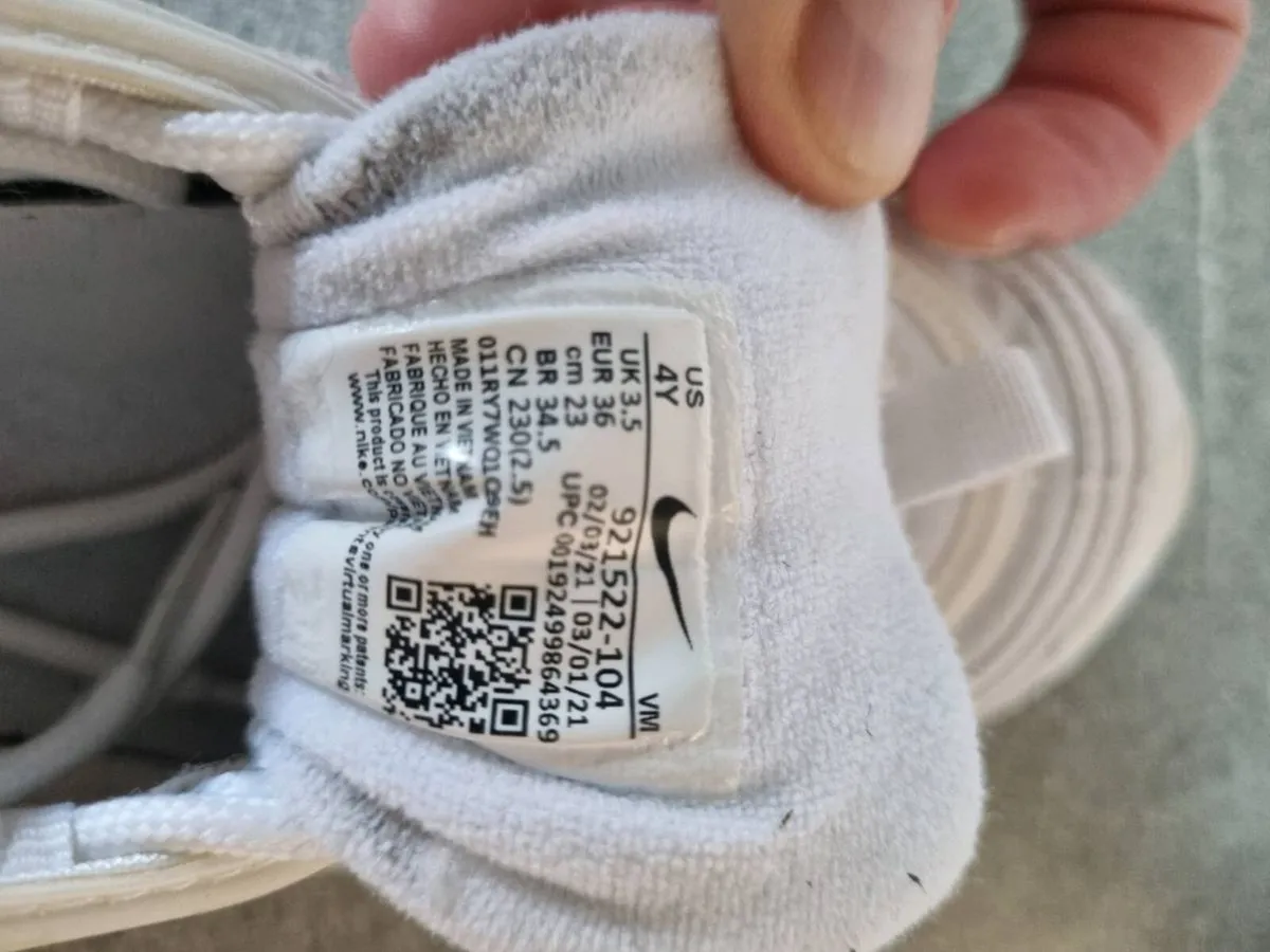 Kids nike runners - Image 3