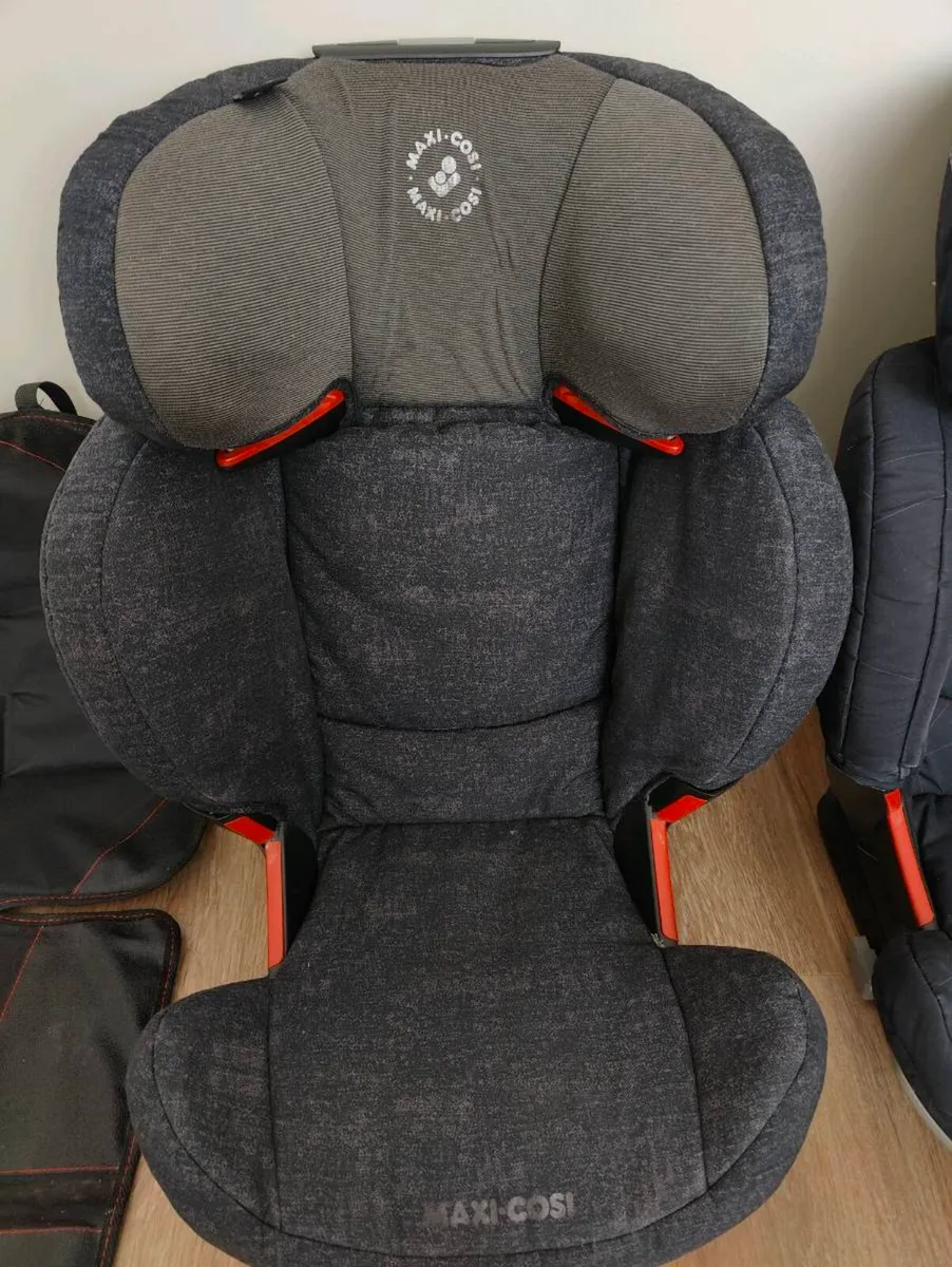 2 Maxi Cosi Rodifix Air Car Seats - Image 3