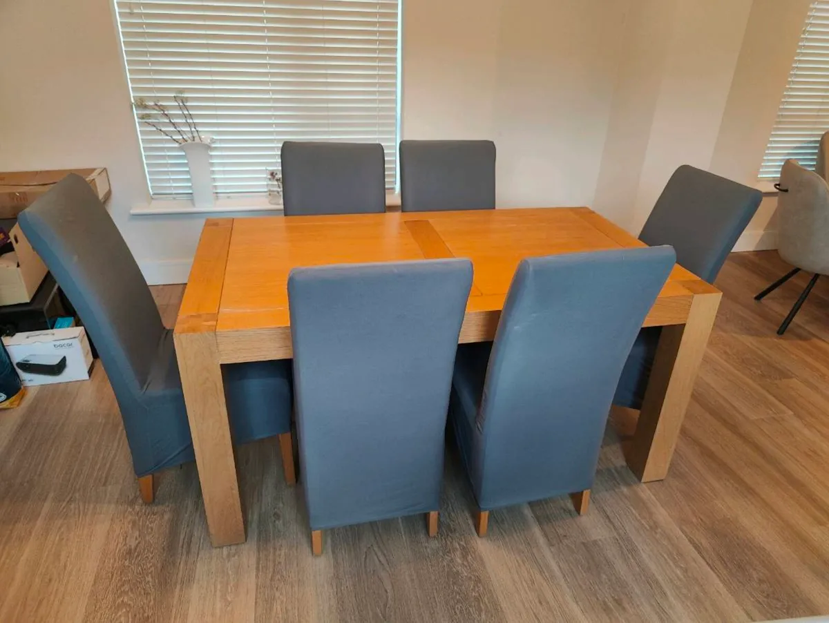 Dining table and 6 chairs - Image 1