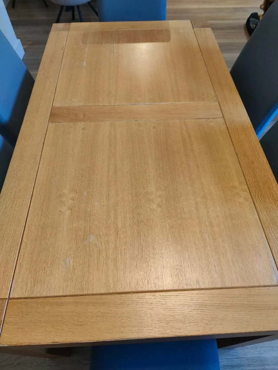 Dining table and 6 chairs - Image 2