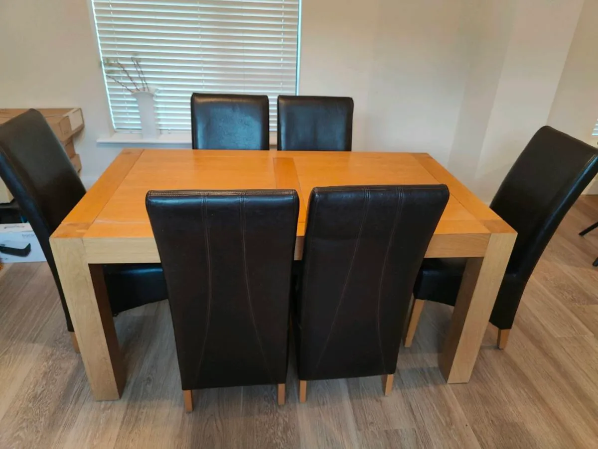Dining table and 6 chairs - Image 3