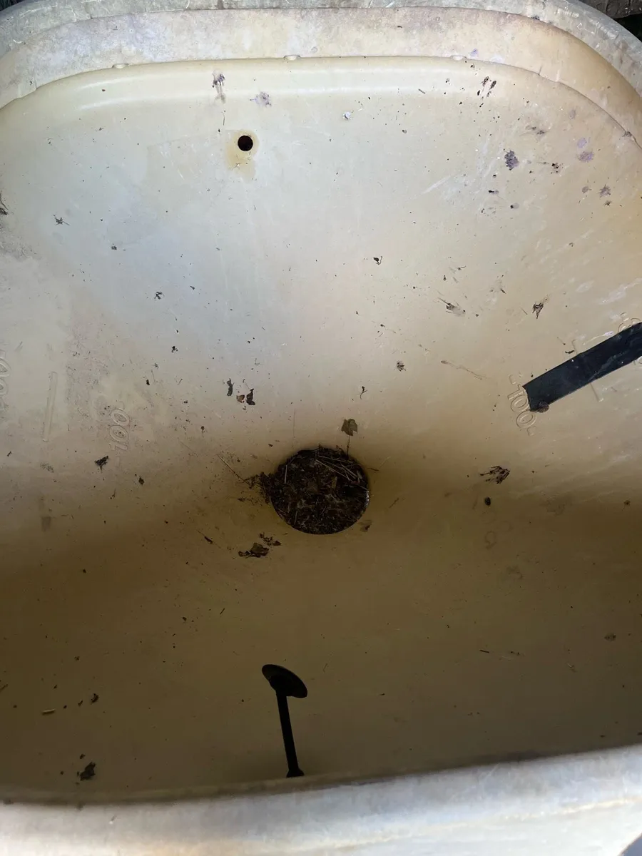 Vicon spreader in need of repair - Image 3