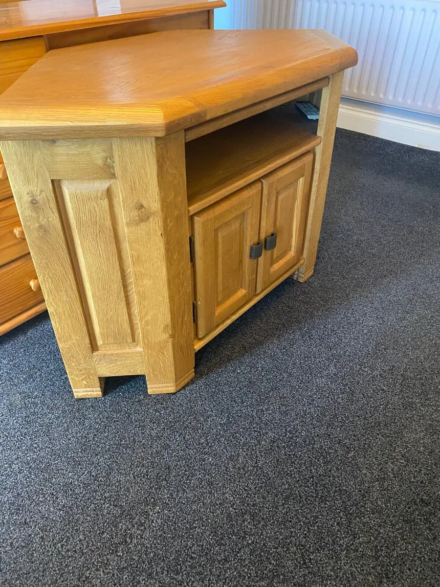 Oak corner tv unit - Image 1