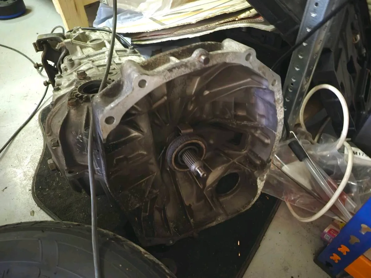 Subaru legacy 5MT Transmission - Image 2
