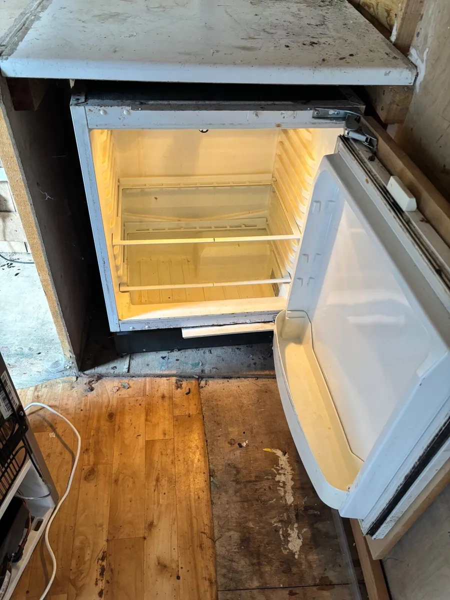 Fridge, Freezer, washing machine and dryer - Image 3