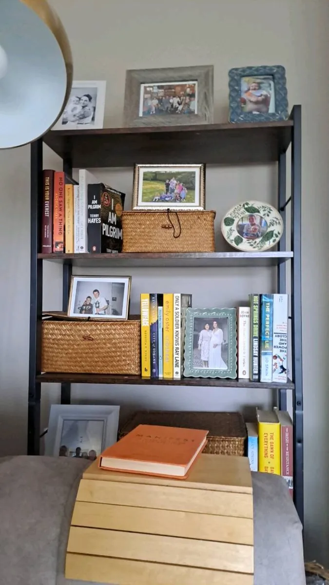 Book shelf - Image 1