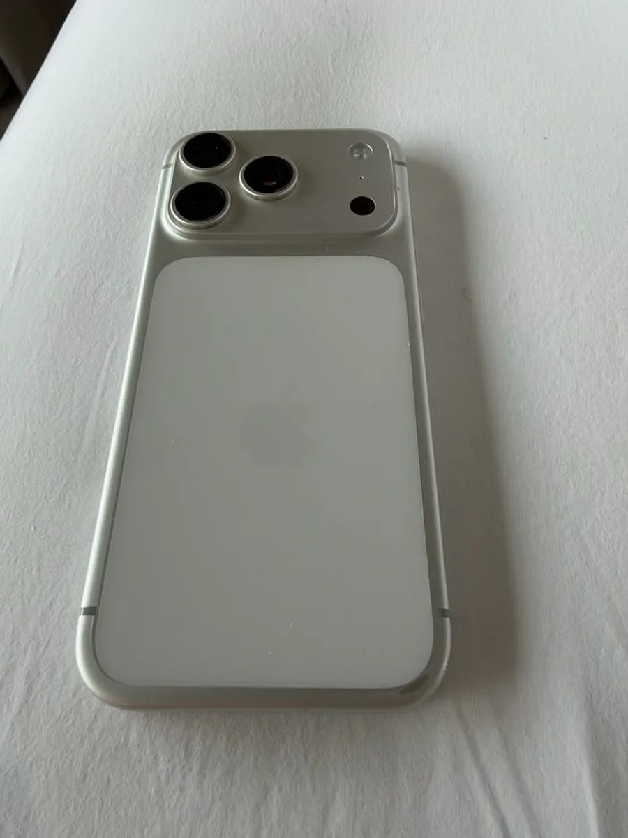 iPhone 17 Pro 256GB Glacier - Immaculate Condition - Image 2